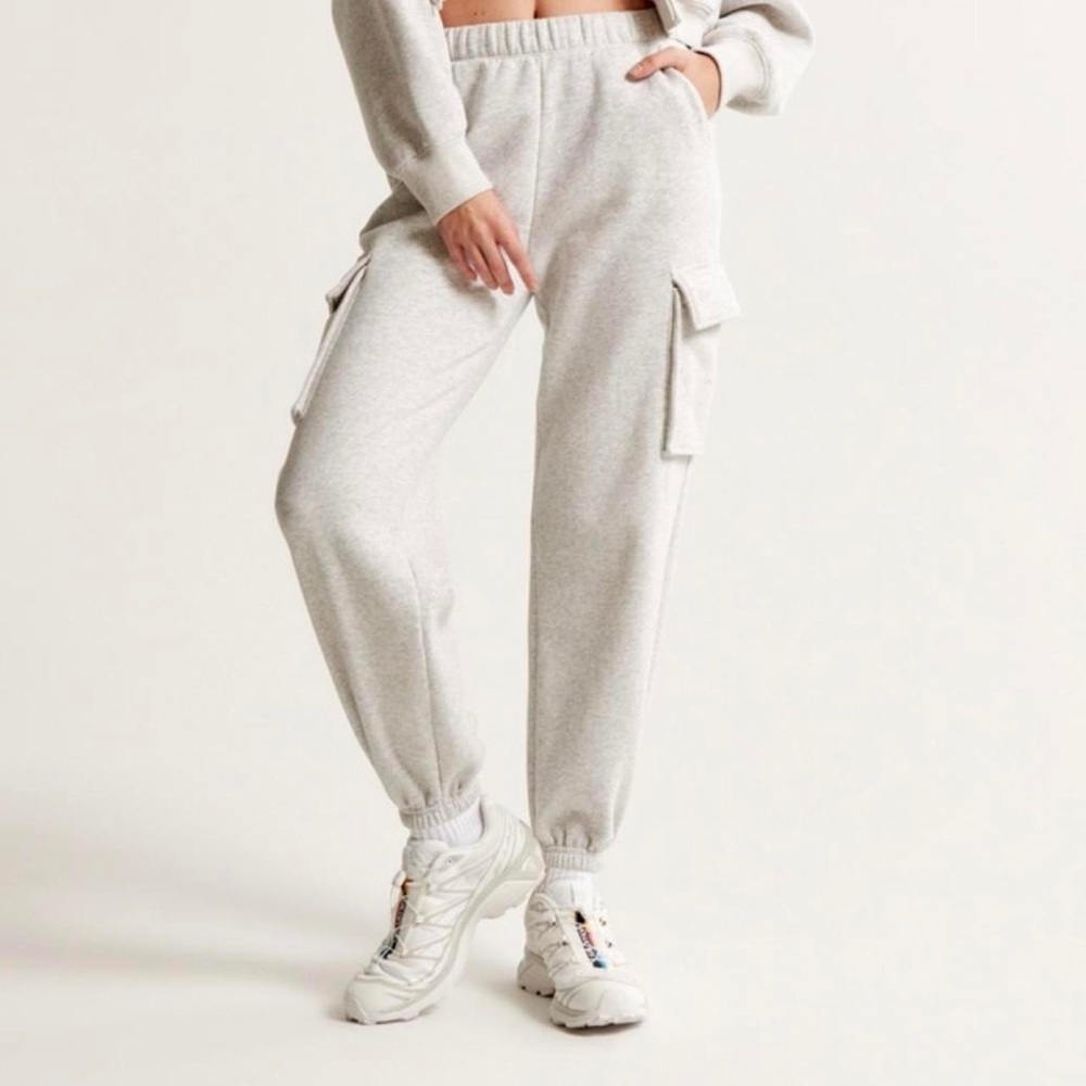 Women's Abercrombie Gray Cargo Joggers